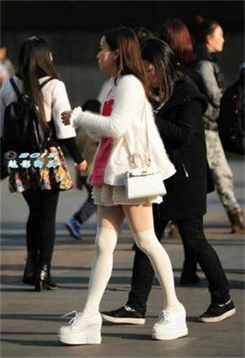 强迫服臣西无罪