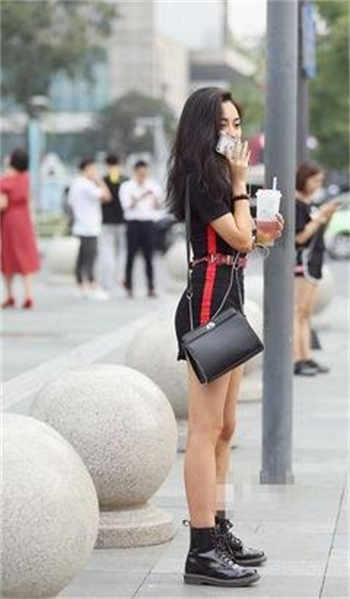 一个外国打扑克的声音视频