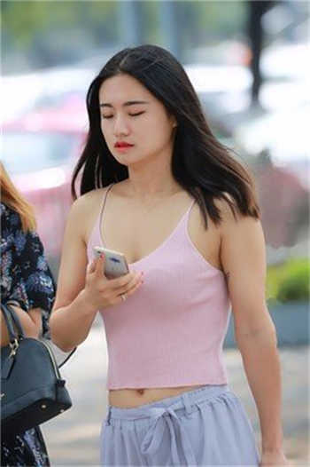 好奇穿上自动拘束衣