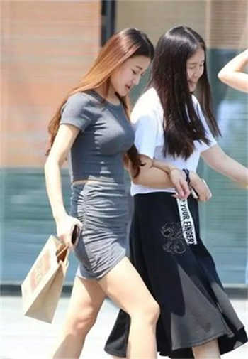 不扣纽扣的女孩 船