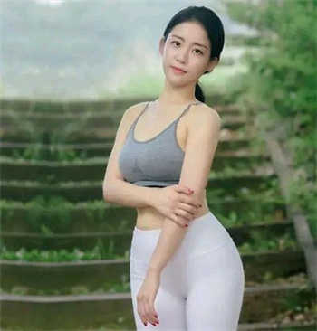 穿透明睡衣开门接快递视频