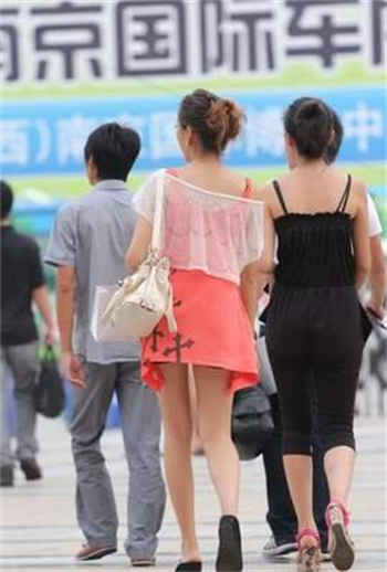 非洲生孩子接生视频