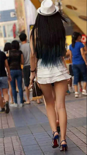 老婆和三个男人打麻将
