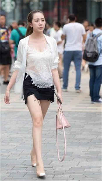 抖音拿扇子戴墨镜教做菜