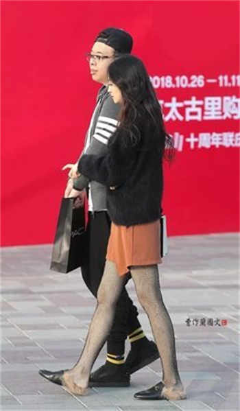swag腰上有朵玫瑰