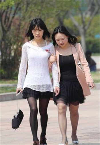 《宿舍里的秘密》by耳朵