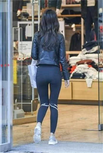 新婚妻子送请柬糟试车