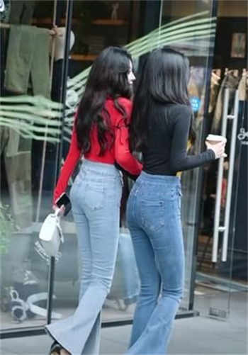 两女一母同乐