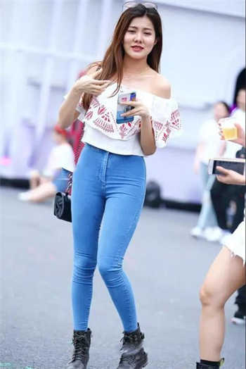 农家院两姐妹木鱼